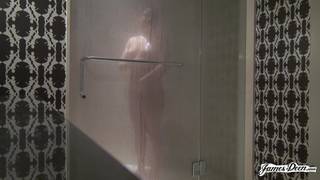 James Deen et son pote donnant un DP hardcore a Abella Danger !