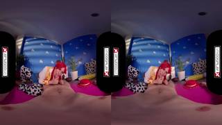 Jessie va donner une baise en VR a Pile Poil !